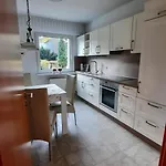 Ruhig Gelegene 2-zi Fewo, Wallbox, Balkon *