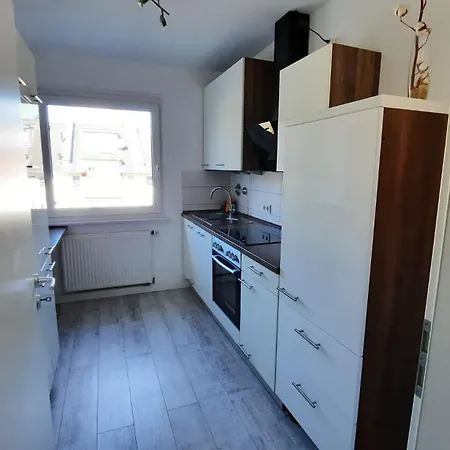 Ruhig Gelegene 2-zi Fewo, Wallbox, Balkon *