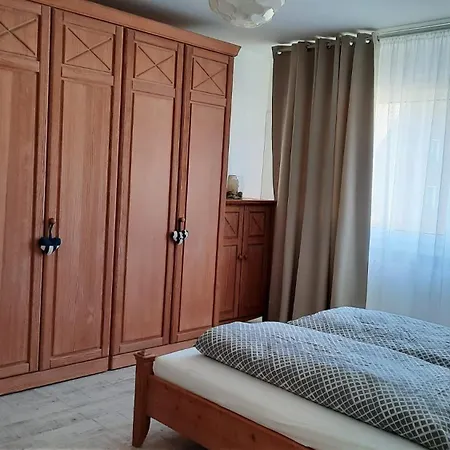 Ruhig Gelegene 2-zi Fewo, Wallbox, Balkon Apartment