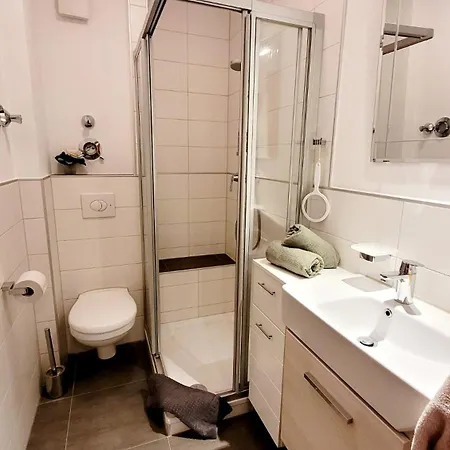 Ruhig Gelegene 2-zi Fewo, Wallbox, Balkon * Essen