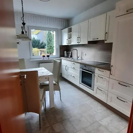 Ruhig Gelegene 2-zi Fewo, Wallbox, Balkon *