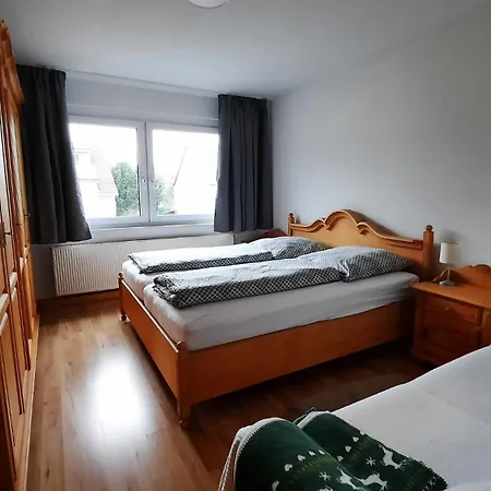 Ruhig Gelegene 2-zi Fewo, Wallbox, Balkon