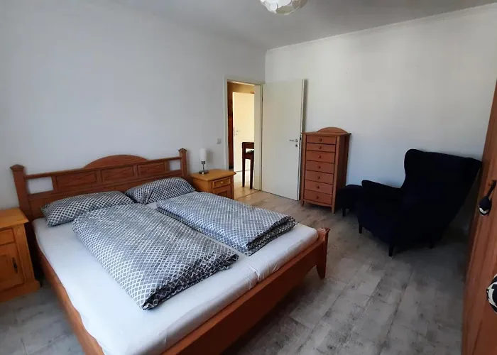 Ruhig Gelegene 2-zi Fewo, Wallbox, Balkon Lejlighed *