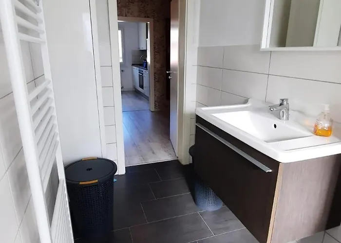 Ruhig Gelegene 2-zi Fewo, Wallbox, Balkon Lejlighed *