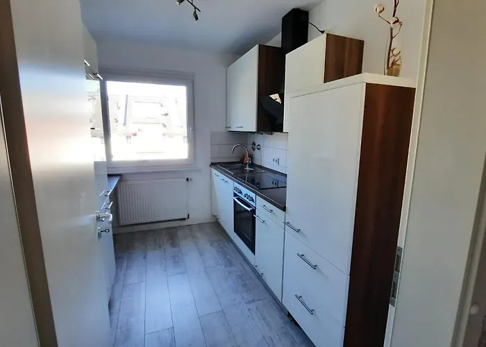 Ruhig Gelegene 2-zi Fewo, Wallbox, Balkon *