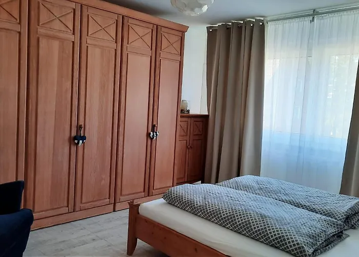 Ruhig Gelegene 2-zi Fewo, Wallbox, Balkon Lejlighed