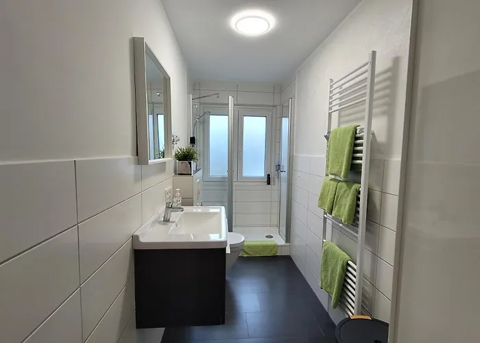 Ruhig Gelegene 2-zi Fewo, Wallbox, Balkon