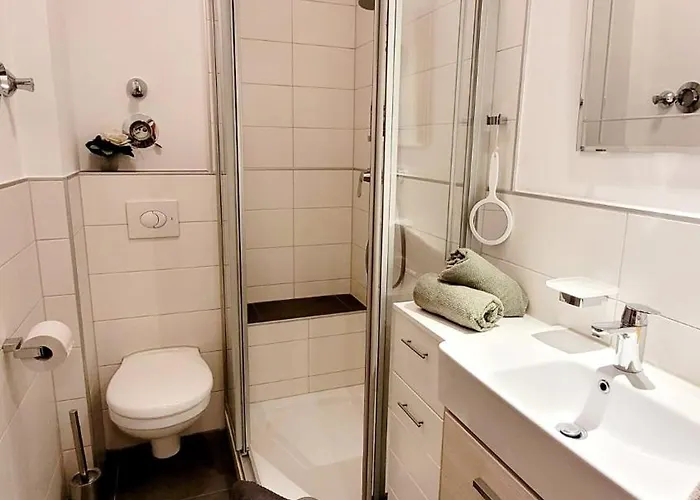 Ruhig Gelegene 2-zi Fewo, Wallbox, Balkon * Essen