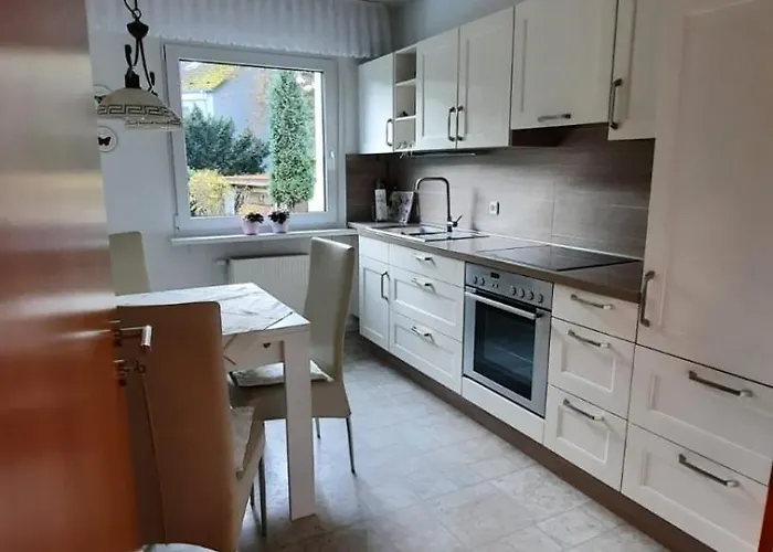 Ruhig Gelegene 2-zi Fewo, Wallbox, Balkon *